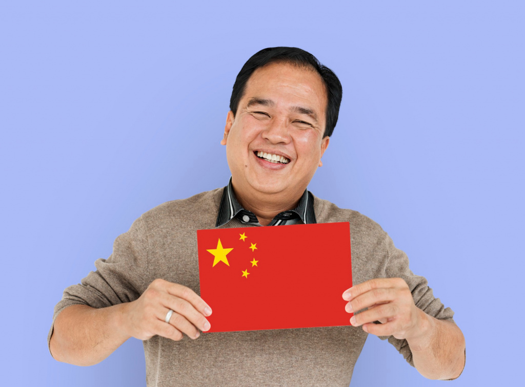 man-hands-hold-china-flag-patriotism.jpg man-hands-hold-china-flag-patriotism.jpg